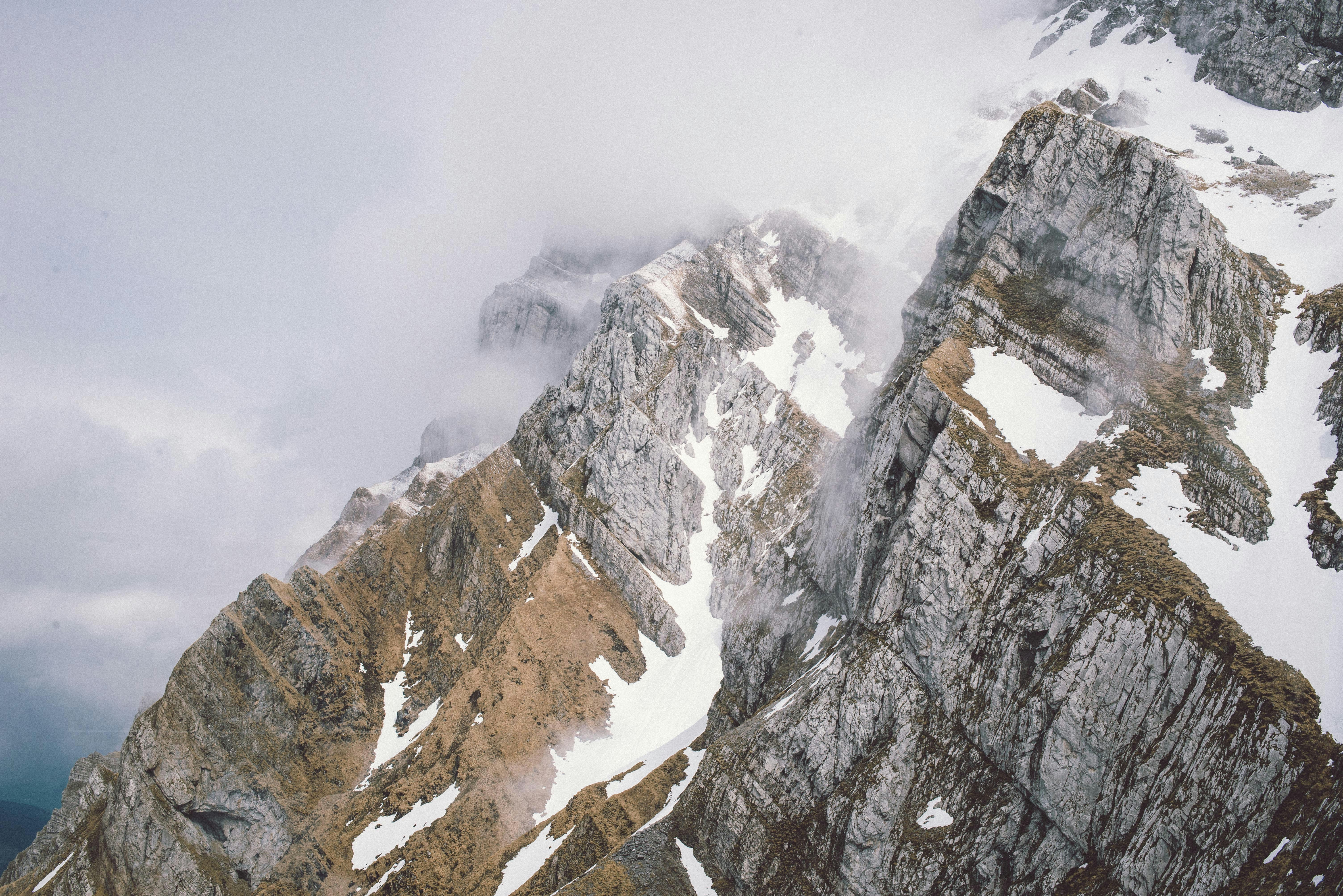 close-up photography of mountain peak